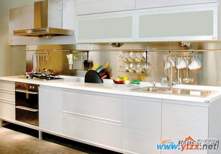 装饰<a href='http://www.ytzx.net/zhaobiao' target='_blank'><u>装修</u></a>知识：家居的橱柜布局问题