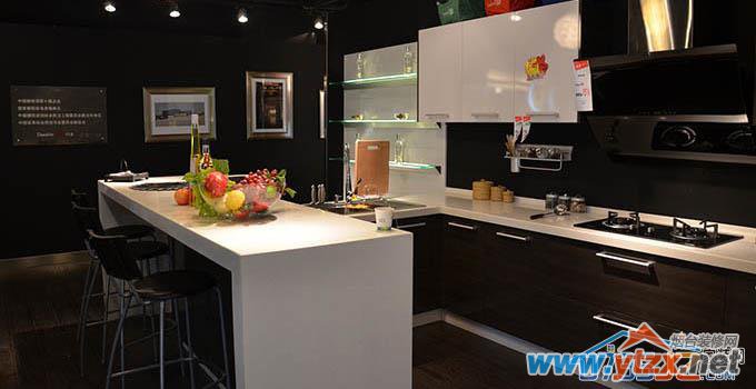 厨房<a href='http://www.ytzx.net/category/list-32.html' target='_blank'><u>风水</u></a>格局，一个炉灶为中心，其他家具为辅